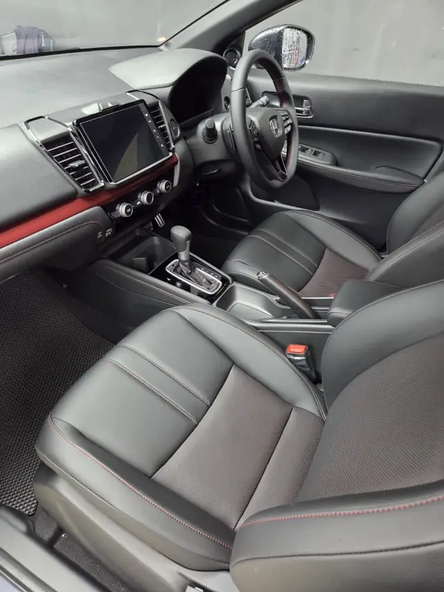 Front seats and dashboard of the Honda City